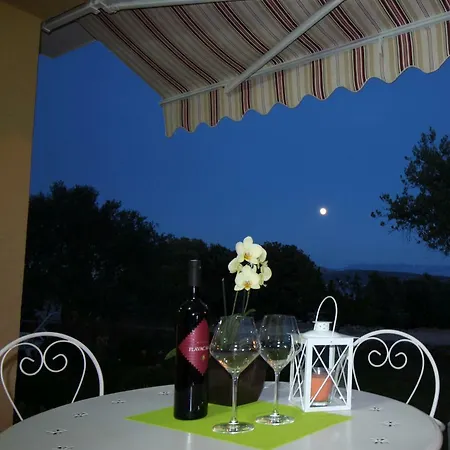 Olea Krk Apartamento *