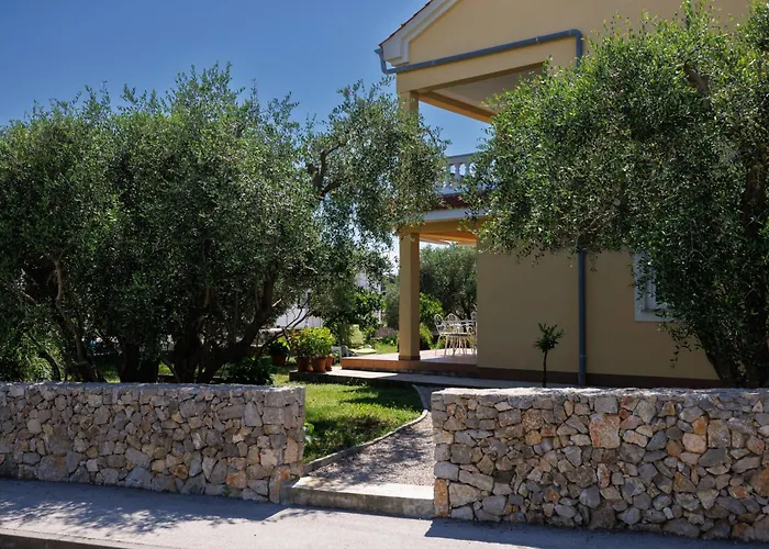 Olea Krk 公寓 *