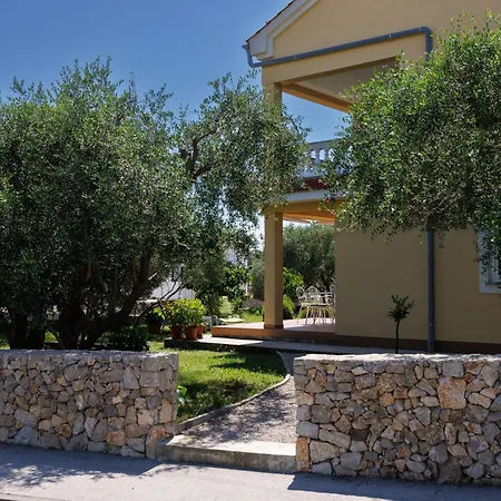 Olea Krk Apartamento *