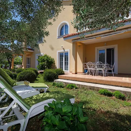 Olea Krk Apartamento *